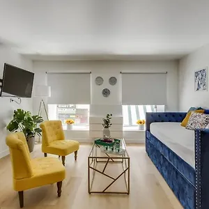 Modern French Studio Charm In The City Appartement