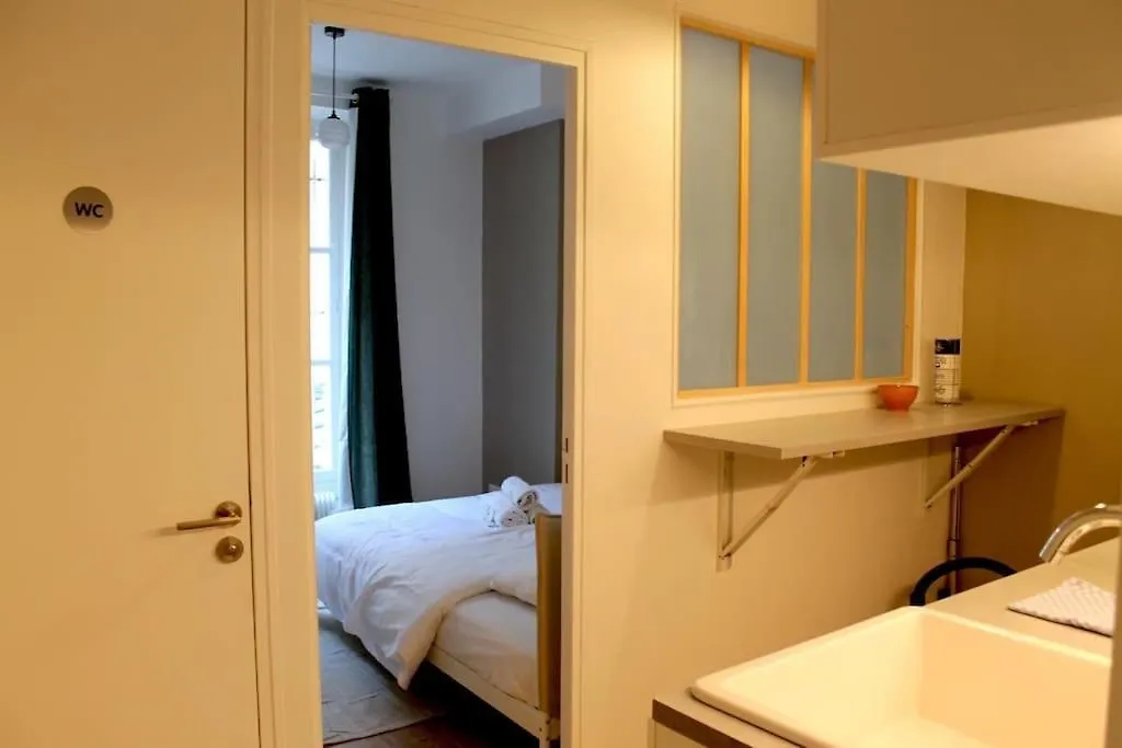 Le Parisien Gares De L'Est Et Du Nord Apartment 0*, Paris France