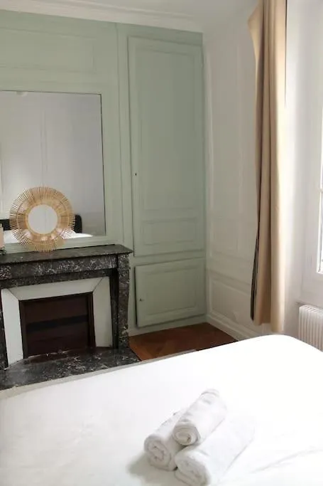 Le Parisien Gares De L'Est Et Du Nord Apartment  Paris
